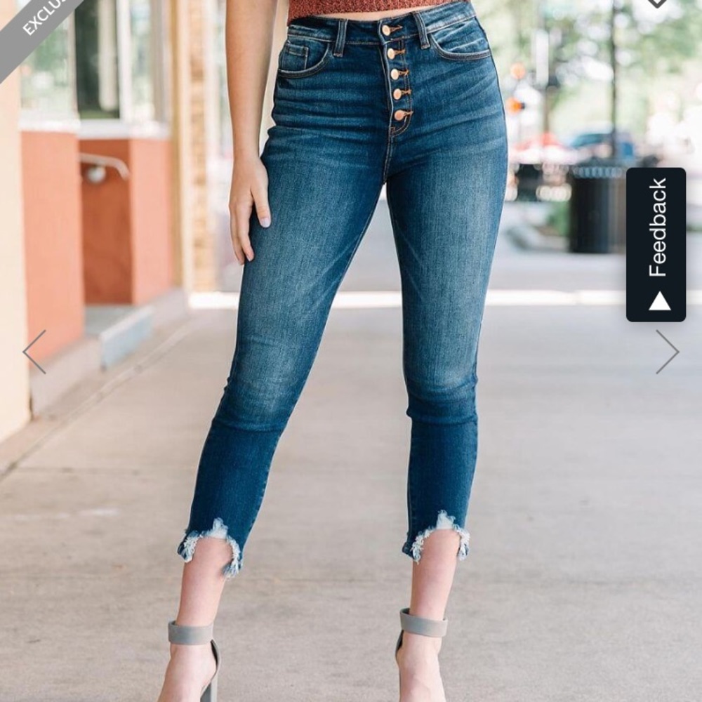 Like new KanCan signature curvy high rise jean 27